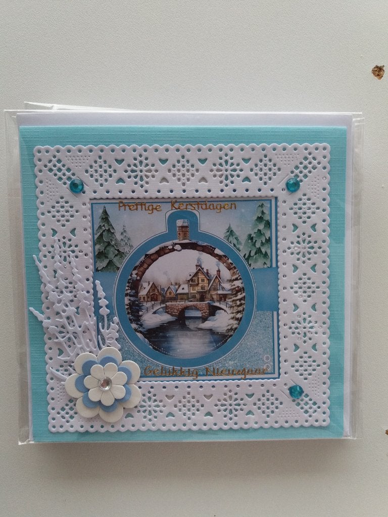 Kerstkaartje met kerstbal met dorpje no. 77, Ophalen of Verzenden, Nieuw, Kerst