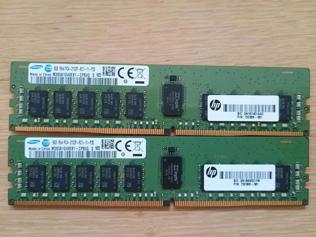 2x 8GB Samsung Server Geheugen DDR4 M393A1G40EB1, Gebruikt, Server, DDR4, Ophalen of Verzenden