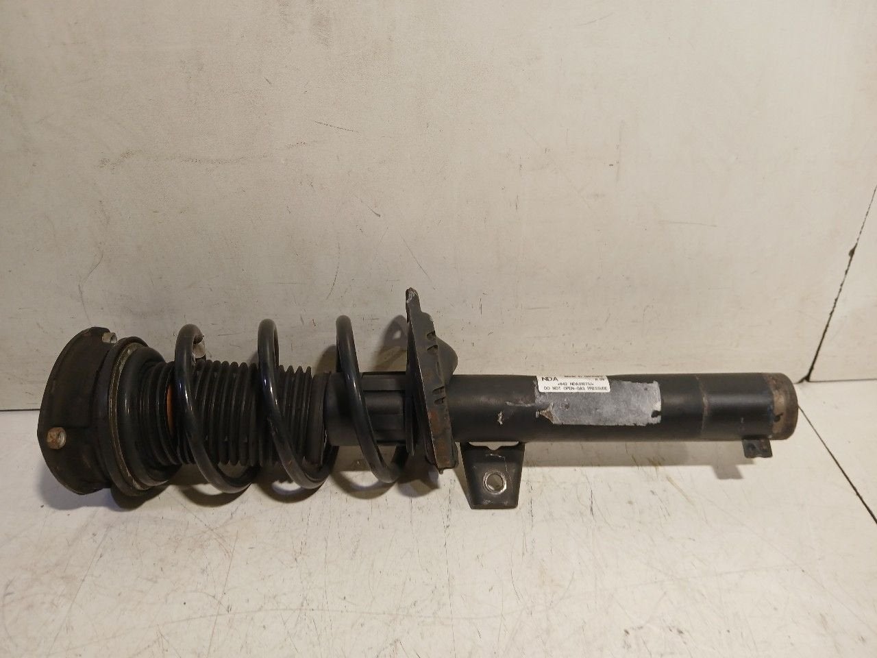 Veerpoot links voor Volkswagen Passat, Auto-onderdelen, Onderdelen@venauto.nl, Van der Ven Autorecycling B.V., Gebruikt, Ettenseweg 76, 4706 PB Roosendaal, The Netherlands