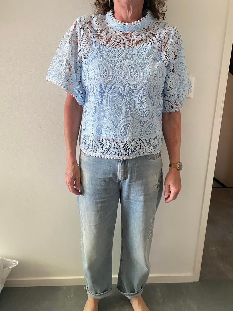 Nieuw lichtblauwe kanten top van Elli White, maat L valt als, Maat 38/40 (M), Blauw, Nieuw, Ophalen of Verzenden