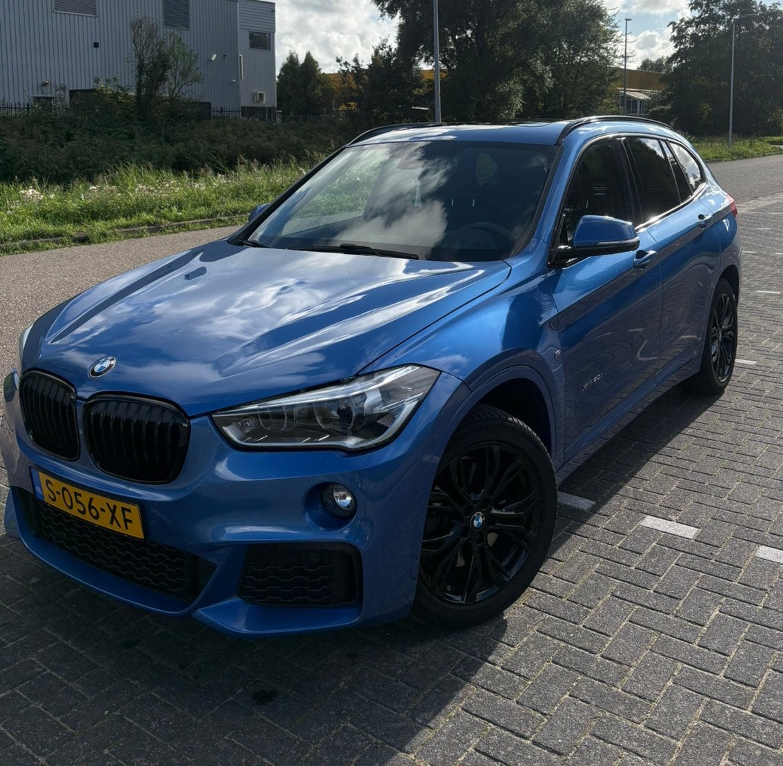BMW X1 Xdrive20i 192pk Aut 2017 Blauw, Auto's, 1998 cc, Zwart, 2000 kg, Blauw