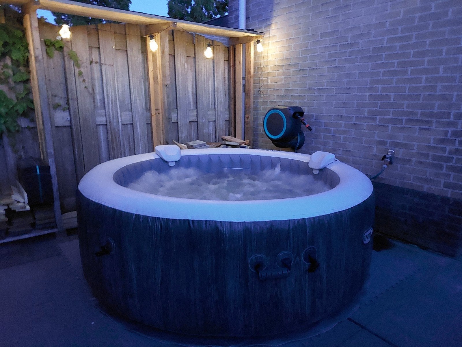 Intex opblaasbare jacuzzi voor 4 personen, Ophalen, Zo goed als nieuw, Overige typen