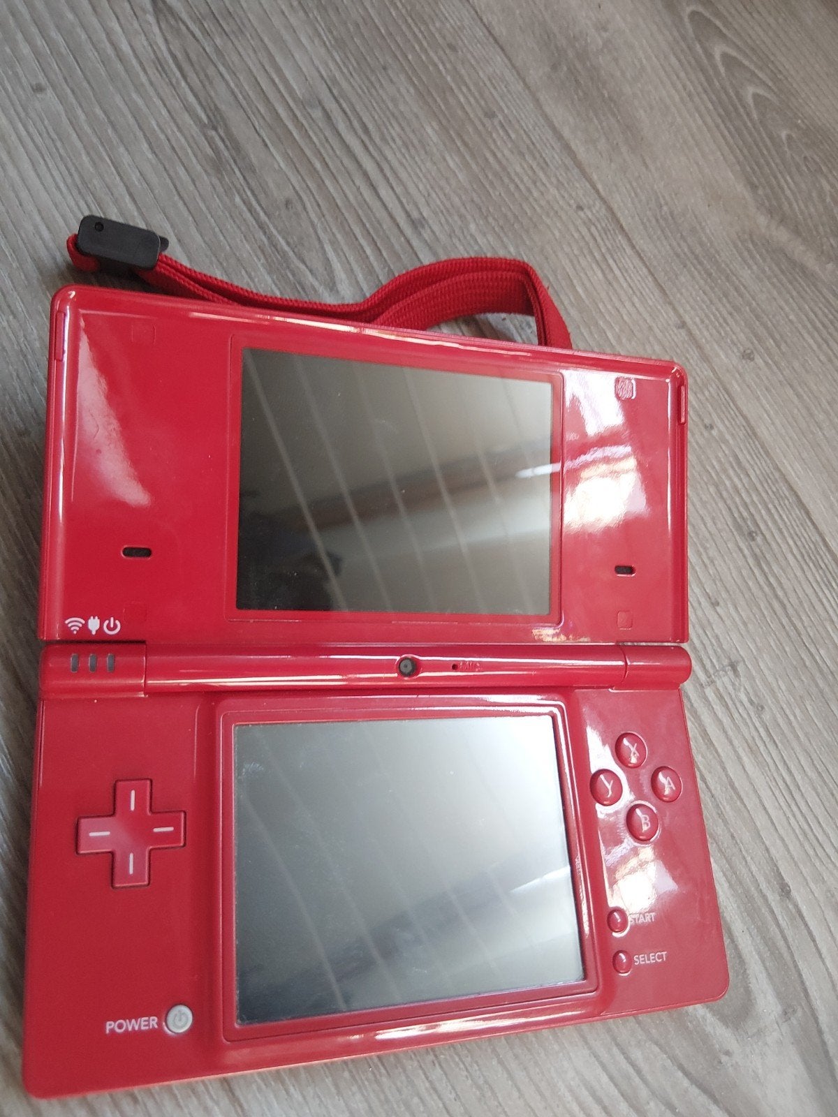 Nintendo DSi Rood met accessoires en games, Gebruikt, Dsi, Ophalen of Verzenden, Met beschermhoes of tas