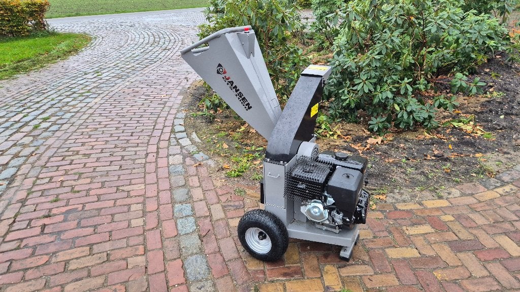 Te huur - Takken versnipperaar/ takken hakselaar - 15 pk!, Ophalen, Zo goed als nieuw, Benzine, Jansen