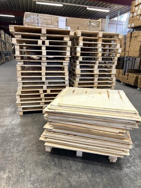 Stevige eenmalige pallets +/-38 stuks + houten platen, Ophalen, Gebruikt, Minder dan 25 mm, Pallet