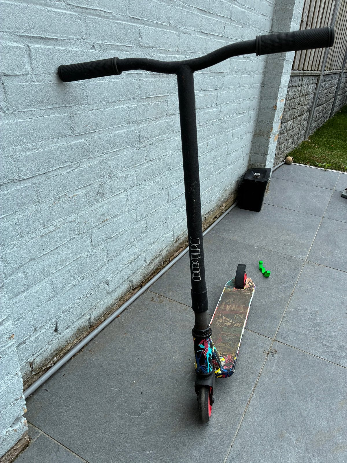 Stuntstep met kleurrijk deck, Fietsen en Brommers, Steps, Ophalen, Gebruikt, Gewone step