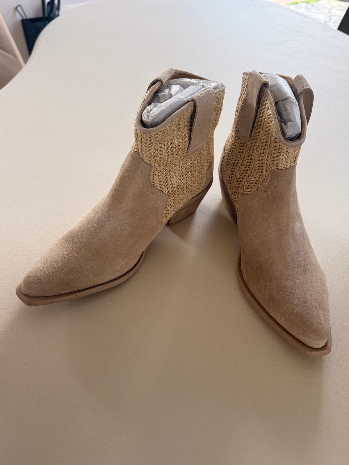 Nieuwe enkellaarsjes mt 39/40, Ophalen of Verzenden, Nieuw, Beige, Lage of Enkellaarzen