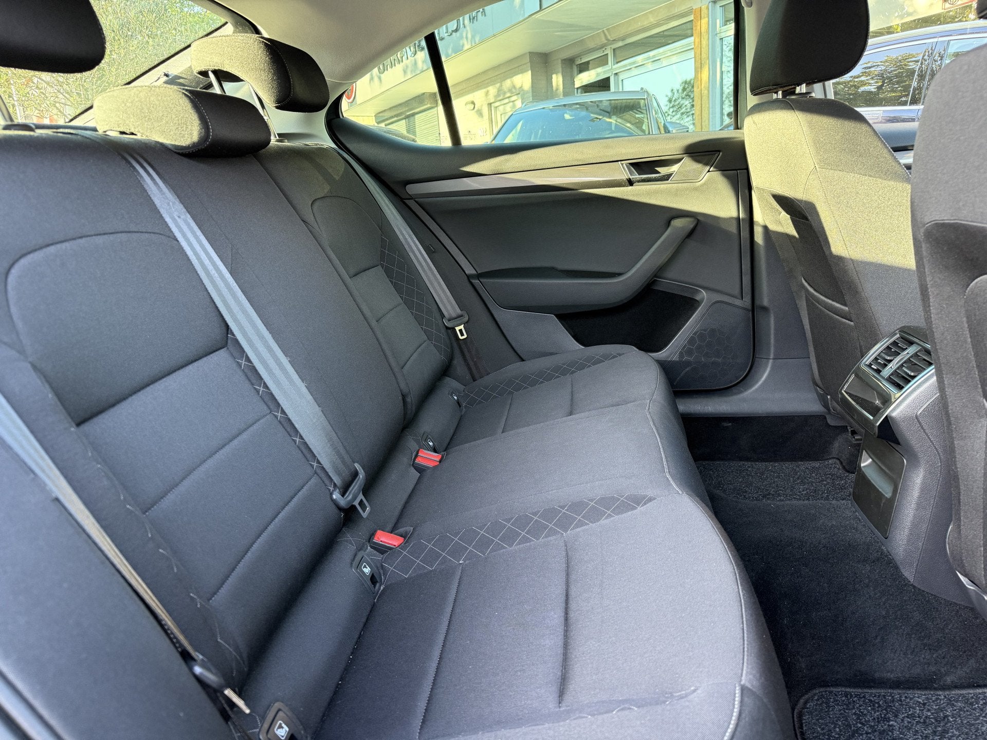 Skoda Superb 1.4 TSi 125pk Active, 5d Sedan | Clima | Navi |, Auto's, Voorwielaandrijving, Stof, Gebruikt, Euro 6