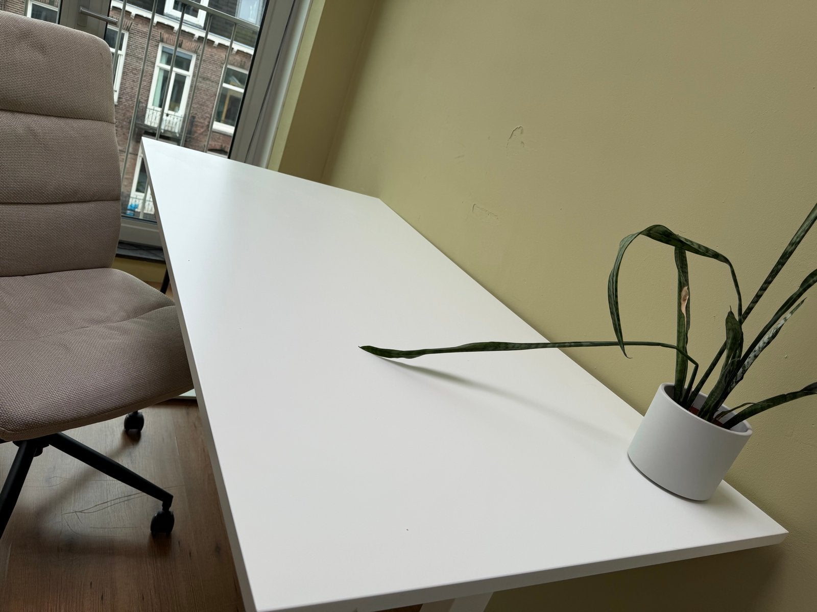 IKEA Skarsta Zit-sta bureau - 160x80cm - ZGAN, Zit-sta bureau, In hoogte verstelbaar, Ophalen of Verzenden, Zo goed als nieuw