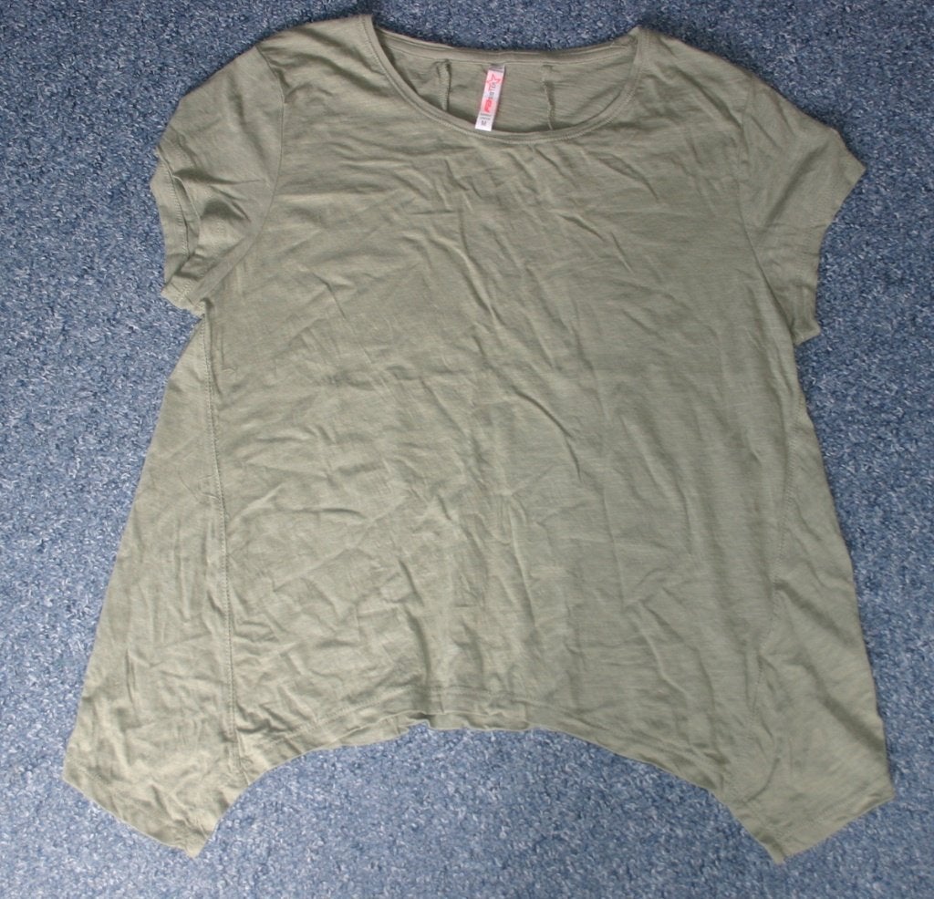 Nieuw FB Sister groen camouflage kleur shirt, mt 164, Meisje, Nieuw, FB sister, Ophalen of Verzenden