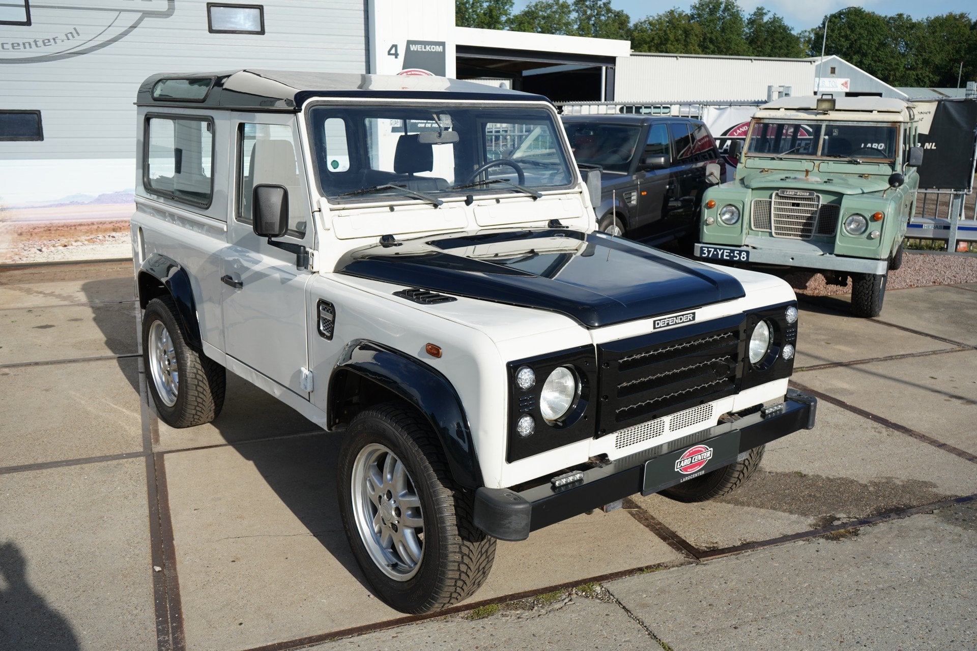 Land Rover Defender 90 (bj 2005), Auto's, 1800 kg, Gebruikt, Zwart, 2495 cc
