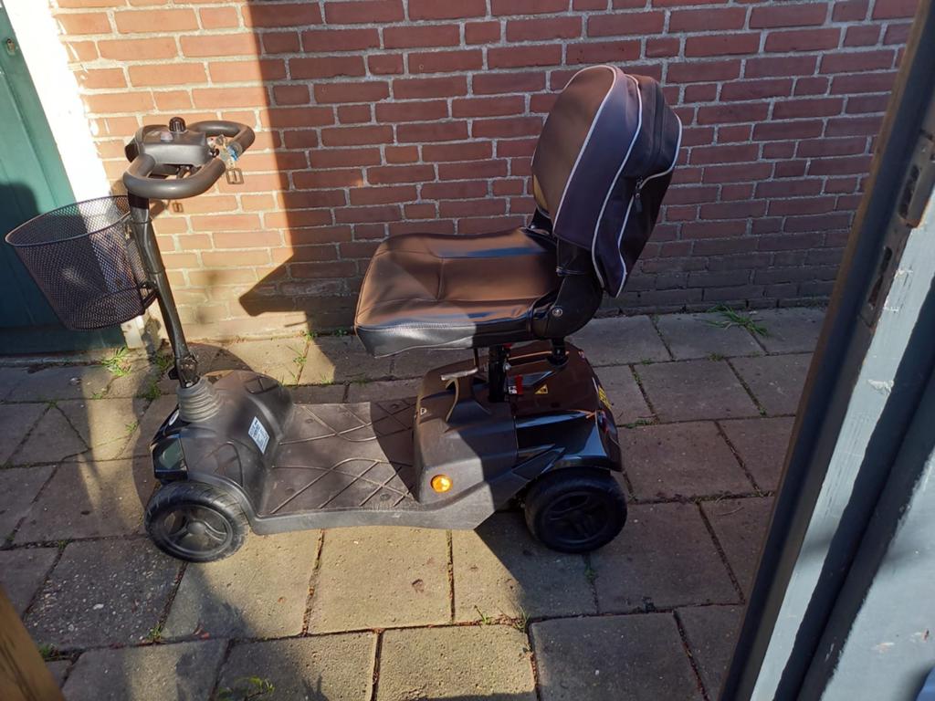 Scootmobiel met 2 nieuwe accu's, Ophalen, 10 km/u of minder, Gebruikt, Drive