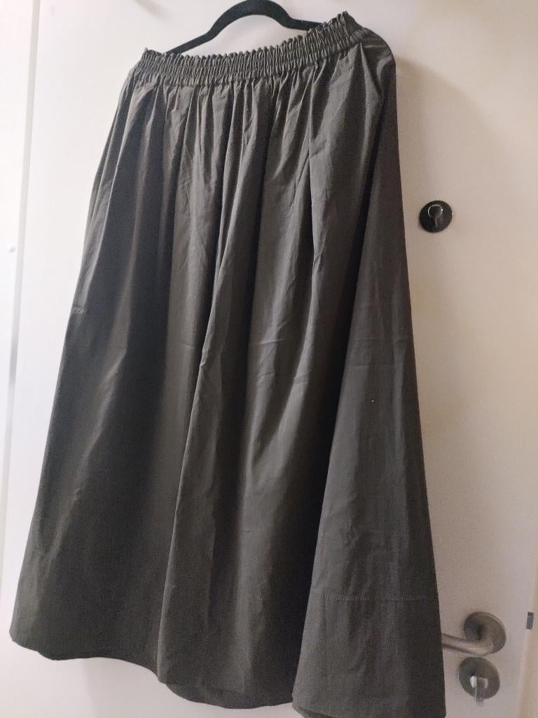 ZARA midi skirt green size M, Kleding | Dames, Rokken, Maat 38/40 (M), Ophalen of Verzenden, Zo goed als nieuw, Onder de knie