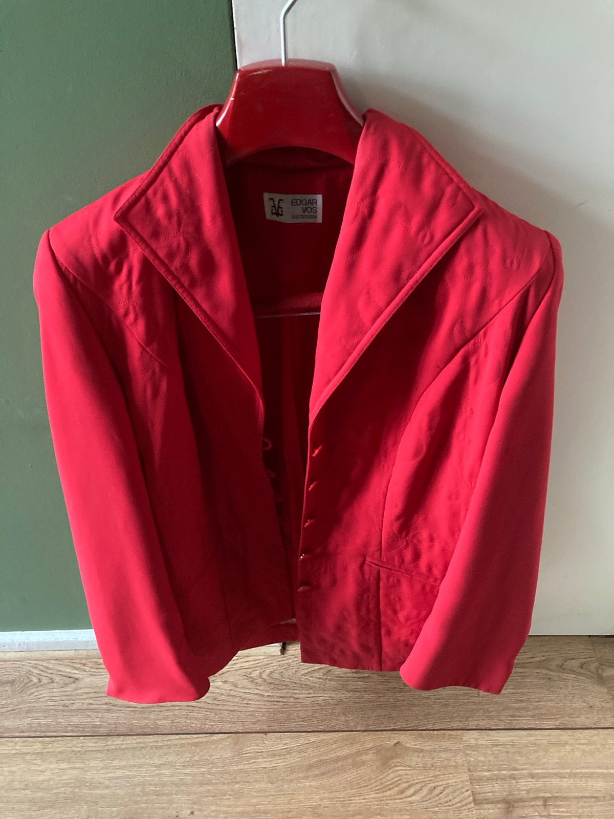 Mooi rood jasje Edgar Vos G.E. Design M38/40, Jasje, Gedragen, Rood, Ophalen