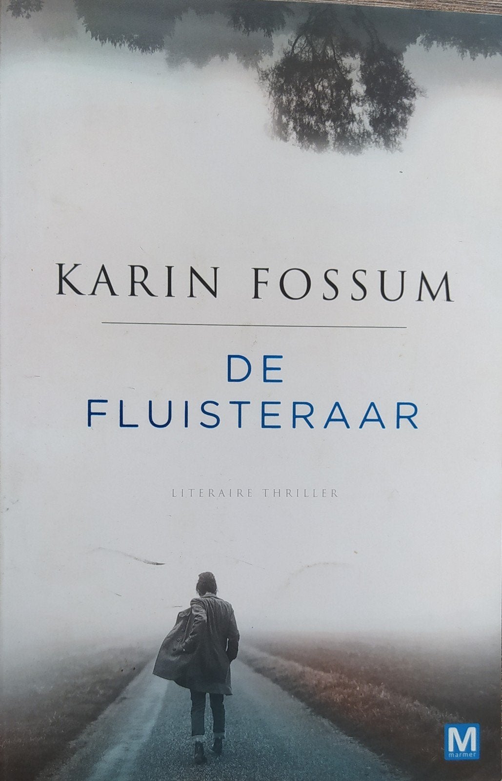 Karin Fossum - De Fluisteraar. Literaire thriller., Boeken, Scandinavië, Ophalen of Verzenden, Zo goed als nieuw, Karin Fossum