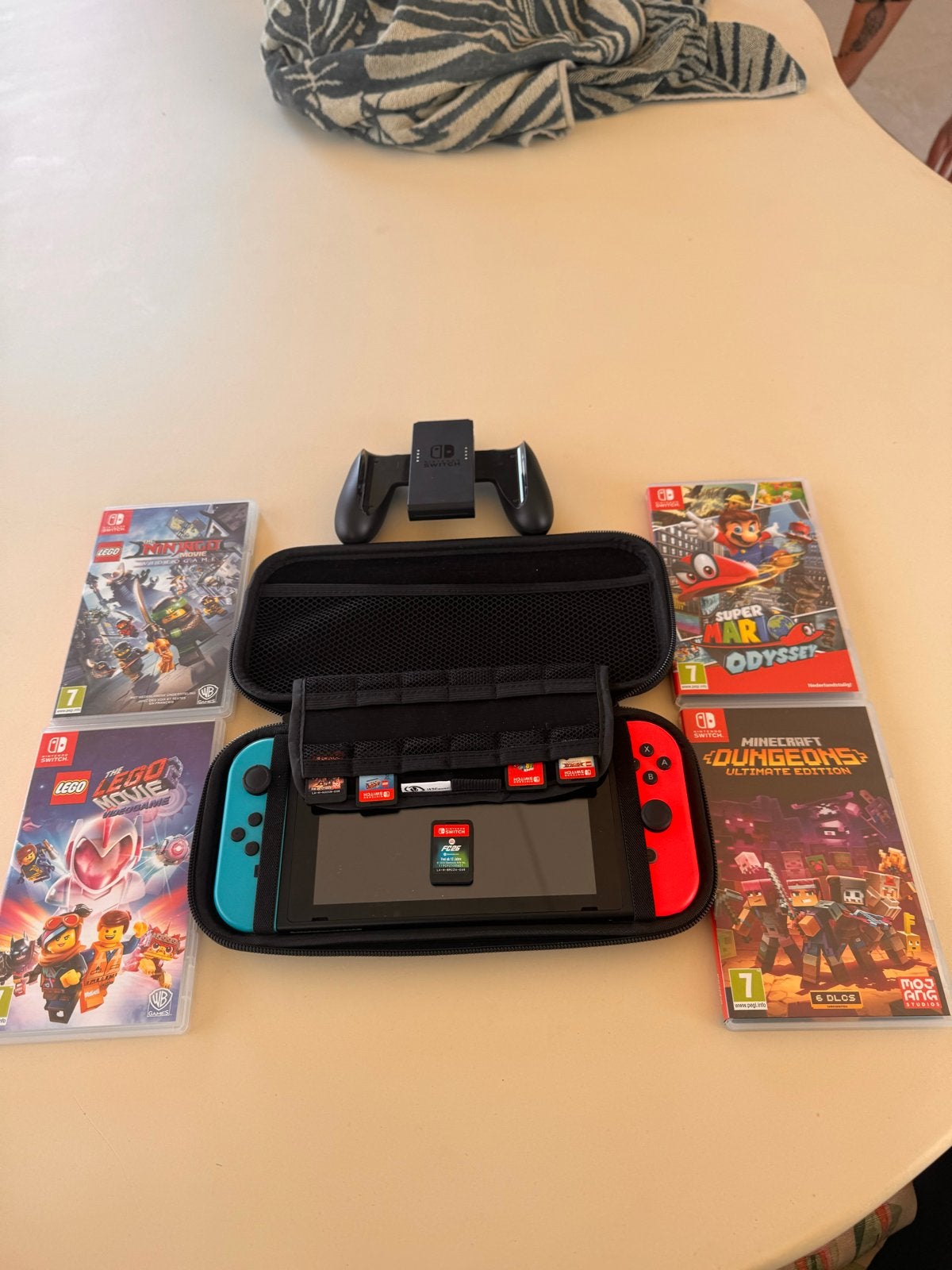 Nintendo Switch met 6 games en accessoires, Met games, Ophalen of Verzenden, Zo goed als nieuw, Switch Original
