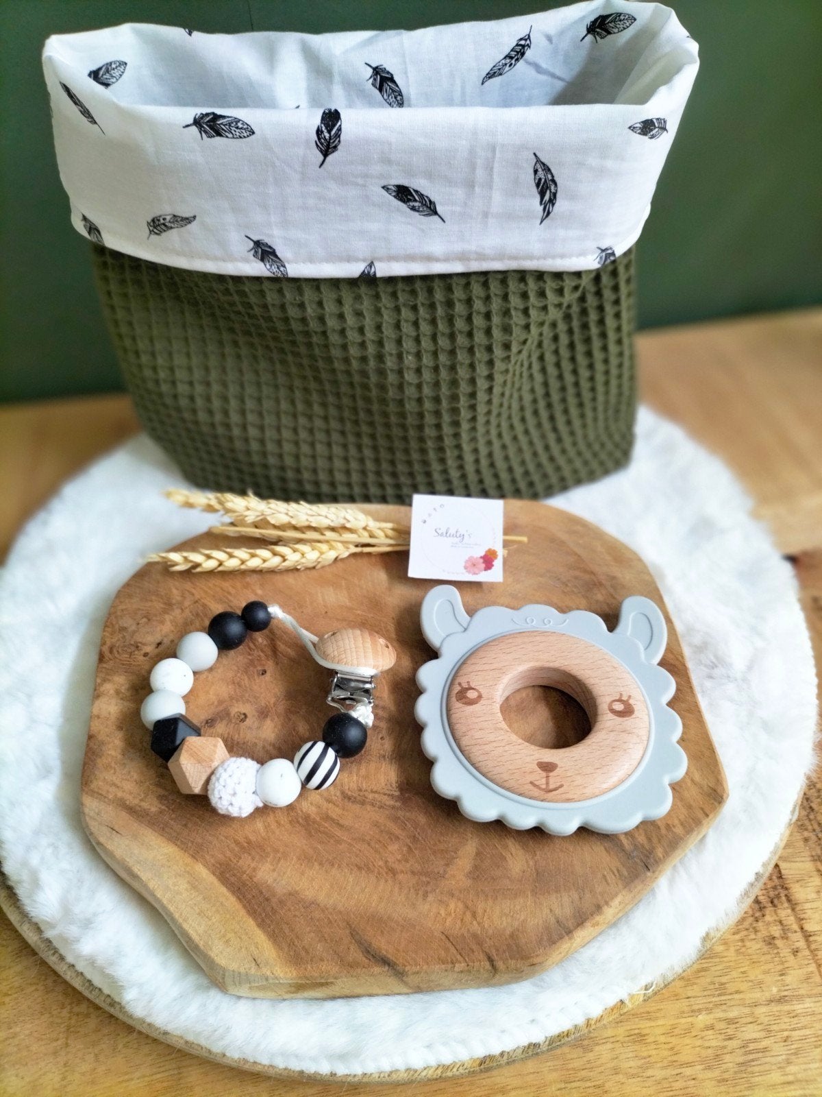 Nieuw kraamcadeau • Luiermandje, bijtring & Speenkoord, Kraamcadeau, Nieuw, Ophalen of Verzenden, Saluty's kinder- en kraamcadeaus