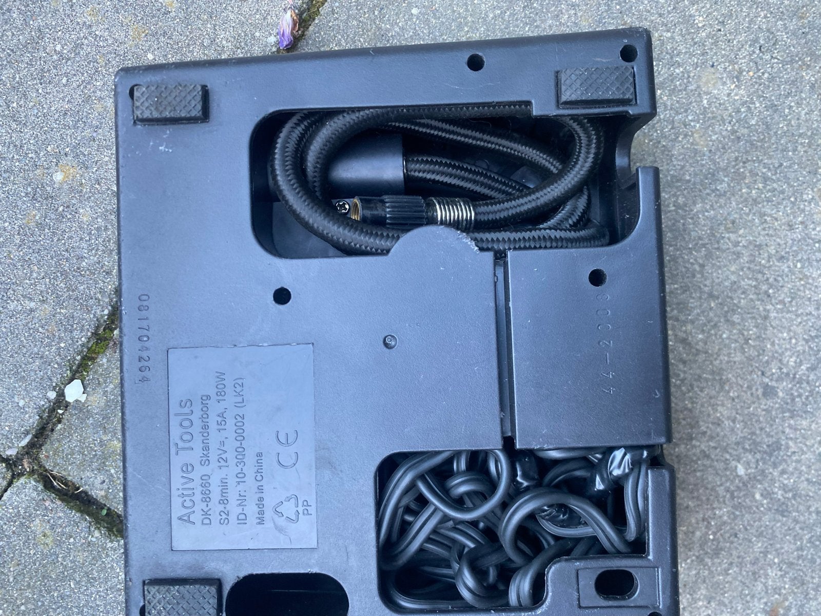 Active Tools DK-8860 Bandenpomp 12V 15A 180W, Ophalen, Gebruikt