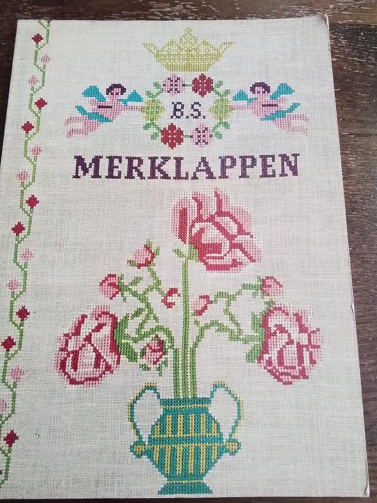 Boek met patronen over merklappen, Hobby en Vrije tijd, Borduren en Borduurmachines, Ophalen of Verzenden, Zo goed als nieuw, Handborduren