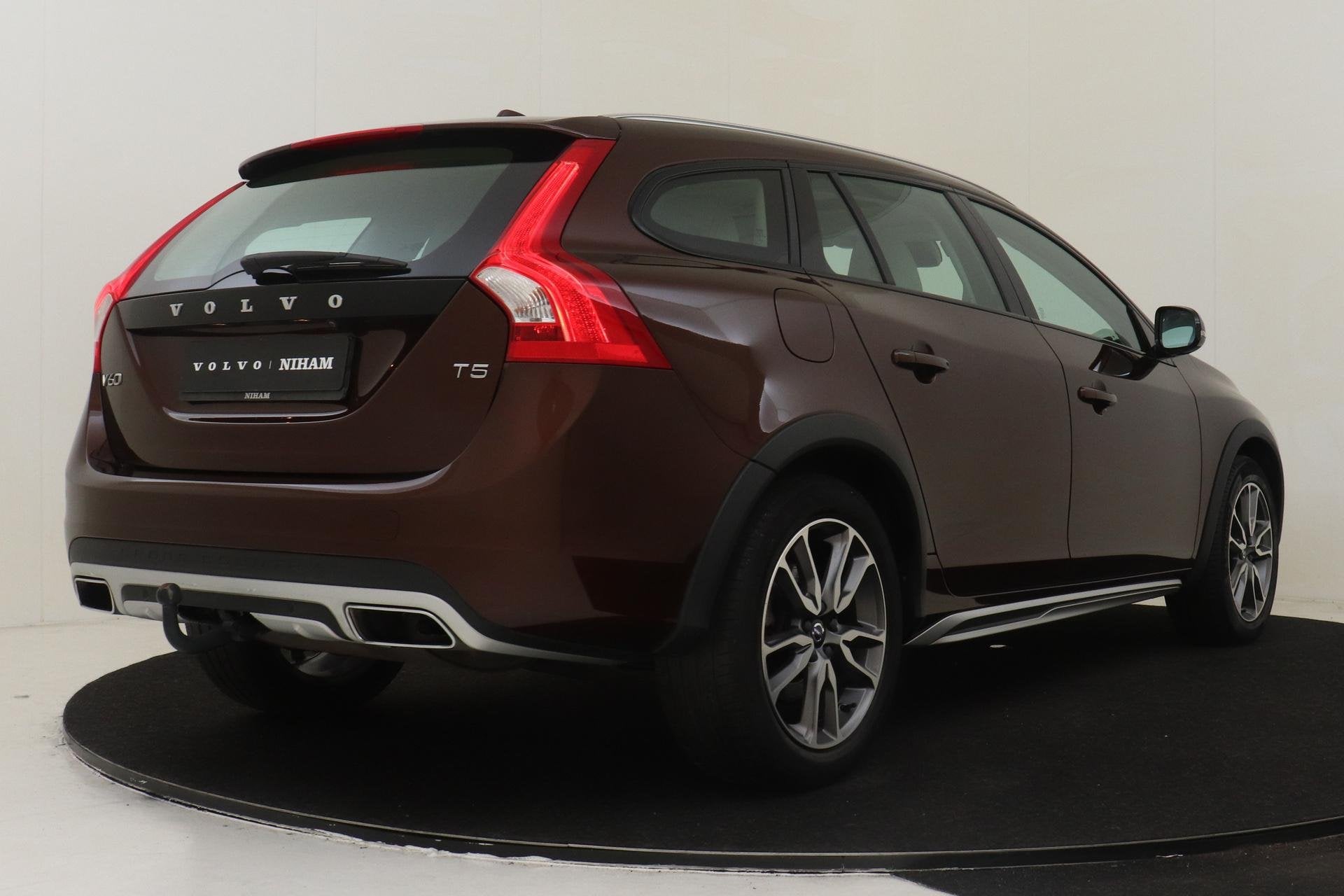 Volvo V60 CROSS COUNTRY T5 POLAR+ LUXURY -PANO.DAK|POWER-SEA, 12 maanden, 15 km/l, Gebruikt, 4 cilinders