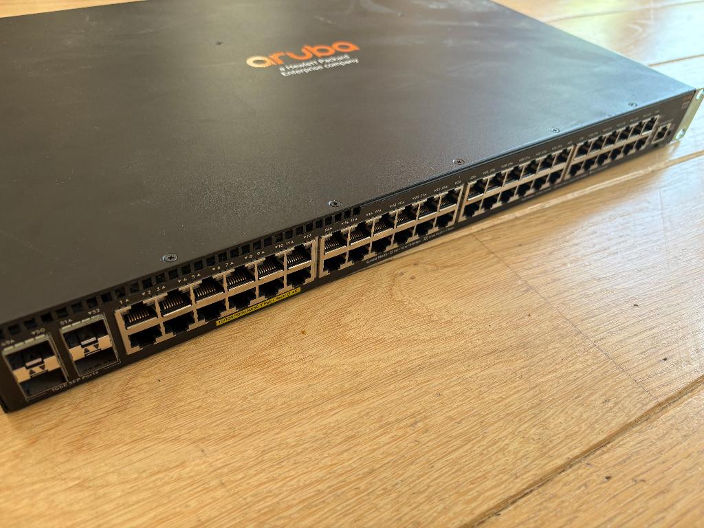 HPE Aruba Netwerkswitch 2930F JL262A 48prt, Computers en Software, Netwerk switches, Zo goed als nieuw, Ophalen of Verzenden