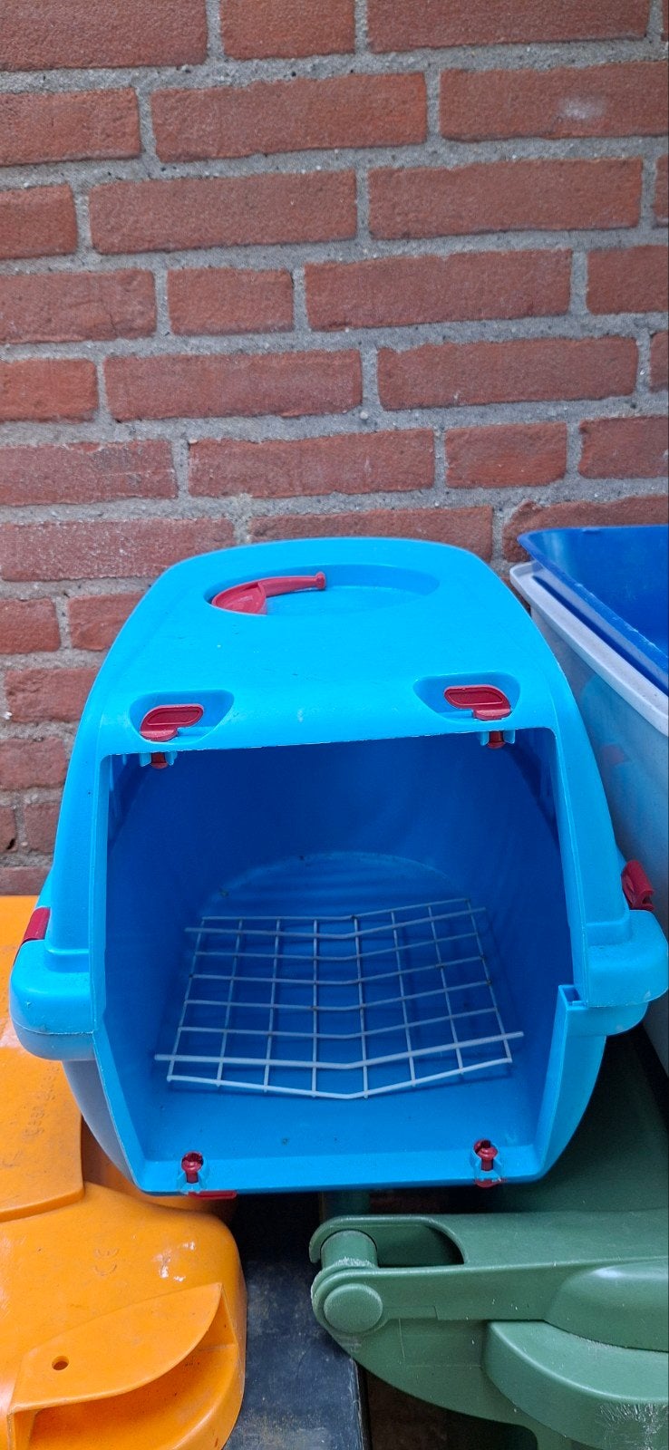 Gratis kattenbak en kattenmandje, Ophalen, Gebruikt