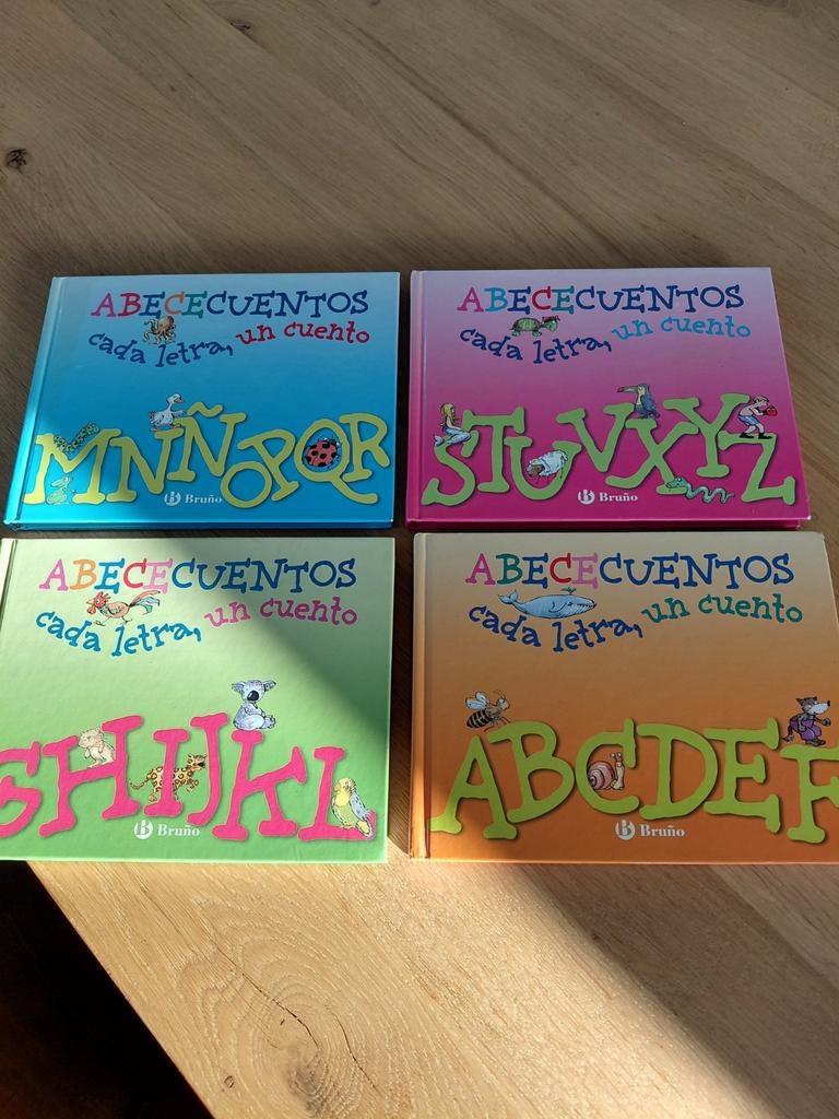 Spaanse kinder leesboekjes 4 stuks, Ophalen of Verzenden, Zo goed als nieuw