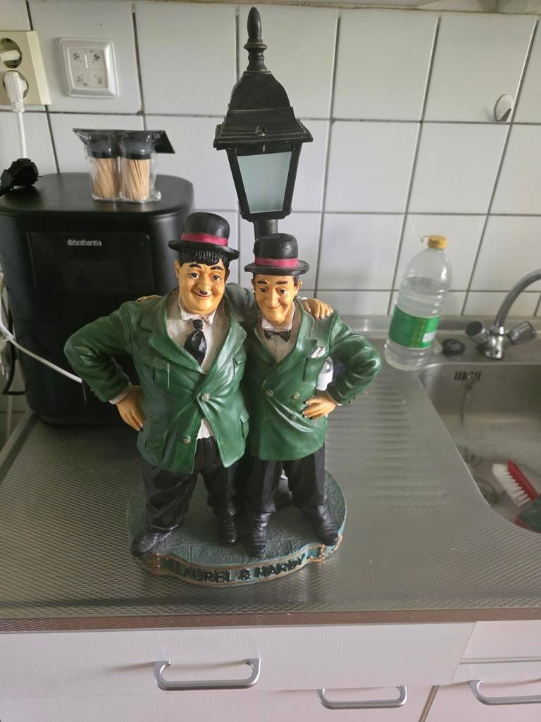 Laurel en Hardy beeld met lamp, Ophalen, Zo goed als nieuw, Mens