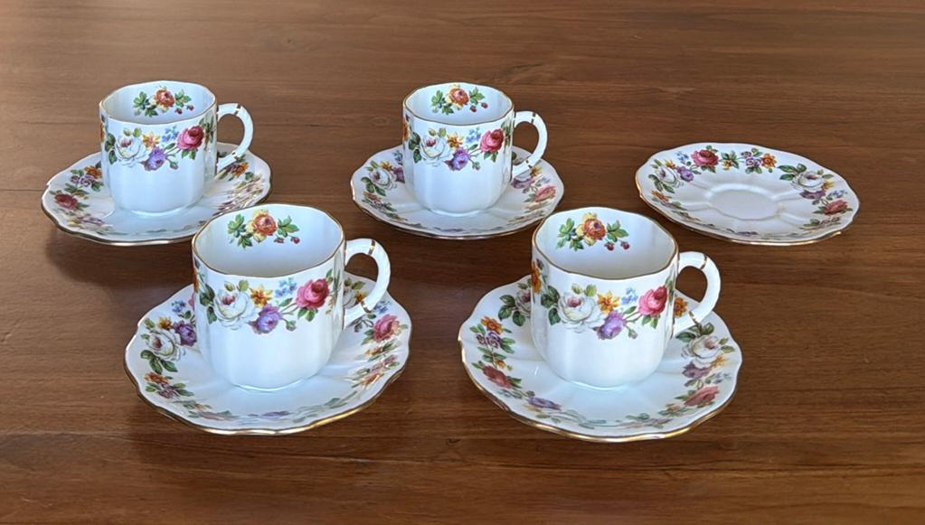 4 Royal Crown Derby kop en schotels, Ophalen of Verzenden, Zo goed als nieuw, Overige stijlen, Kop(pen) en/of Schotel(s)