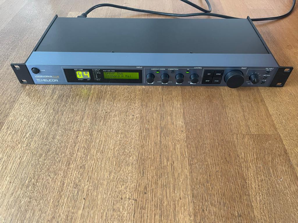 TC Helicon VoiceWorks Plus Vocal Processor met footswitch, Muziek en Instrumenten, Effecten, Ophalen of Verzenden, Gebruikt, Multi-effect