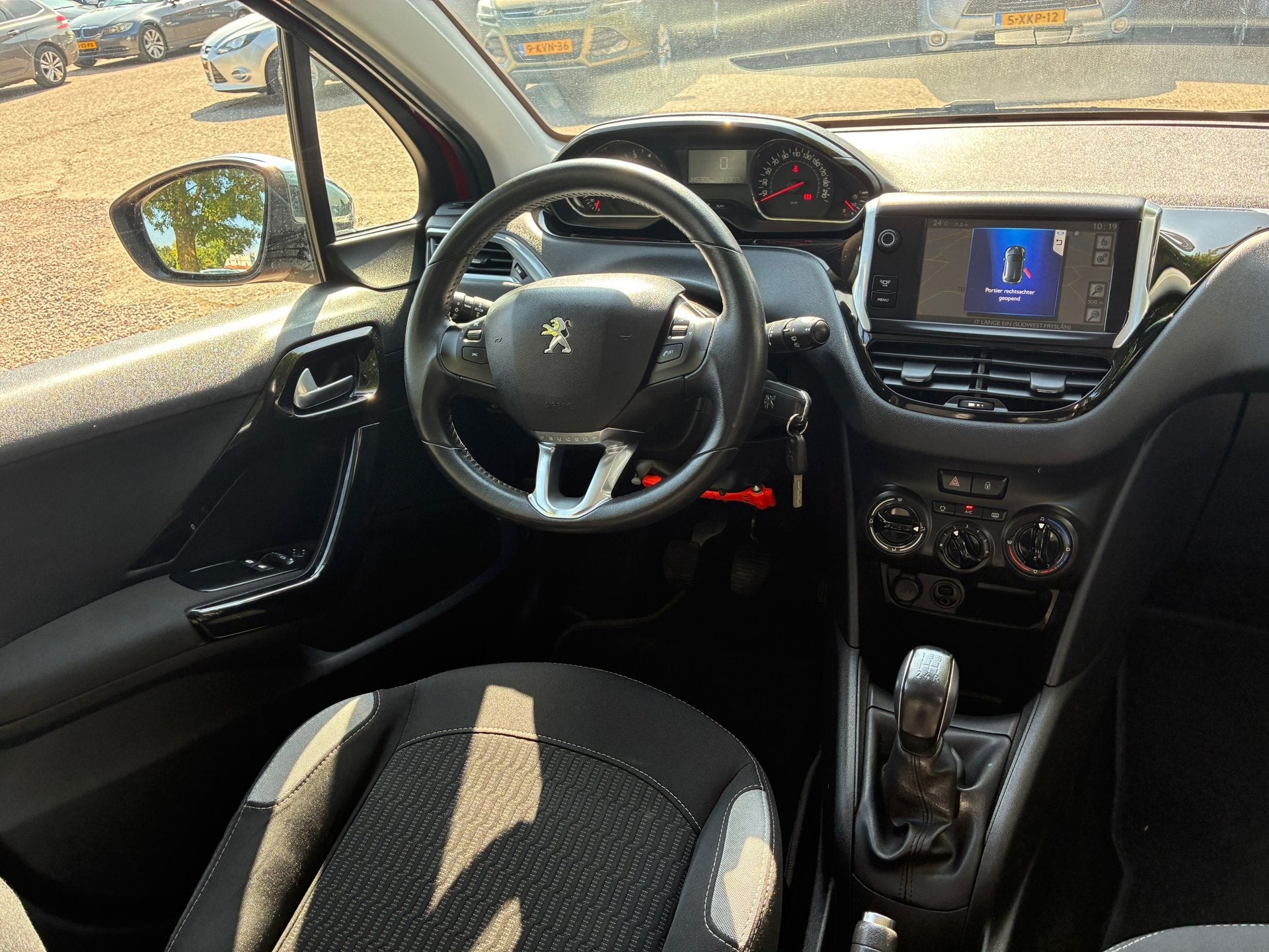 Peugeot 208 1.2 VTi Style | 5-Deurs met Airco nu € 4.975,-, Voorwielaandrijving, Euro 5, Stof, Gebruikt