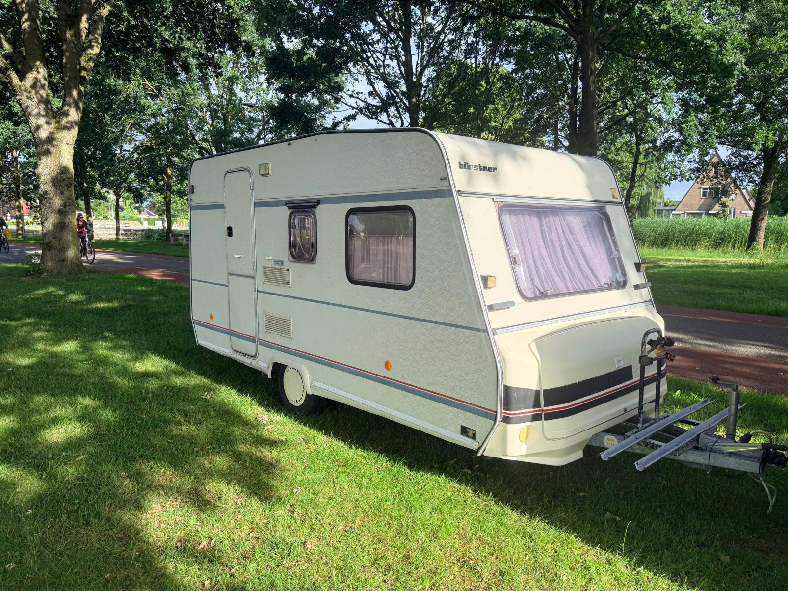 Burstner holiday 390TK # stapelbed # netjes #, Caravans en Kamperen, Caravans, Particulier, tot en met 4, 500 - 750 kg, Rondzit