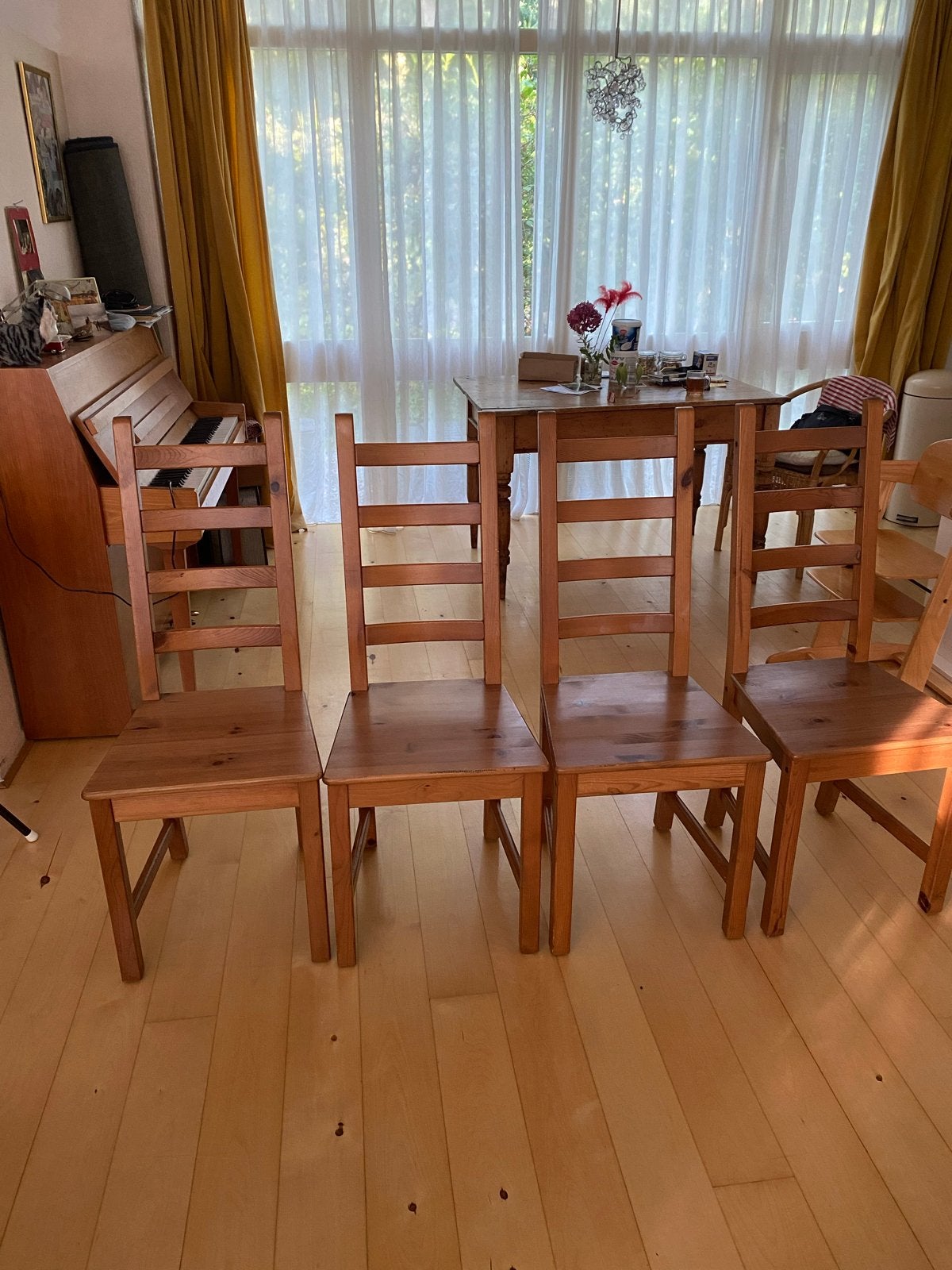 Set van 4 stevige houten eetkamerstoelen, Huis en Inrichting, Stoelen, Ophalen, Gebruikt, Bruin, Vier