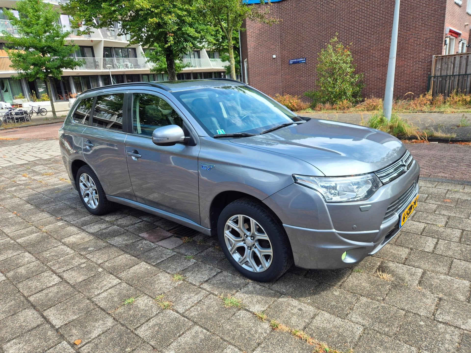 Mitsubishi Outlander 2.0 PHEV instyle, Auto's, Mitsubishi, Automatische klimaatregeling, 4 cilinders, Vierwielaandrijving, Hybride Elektrisch/Benzine