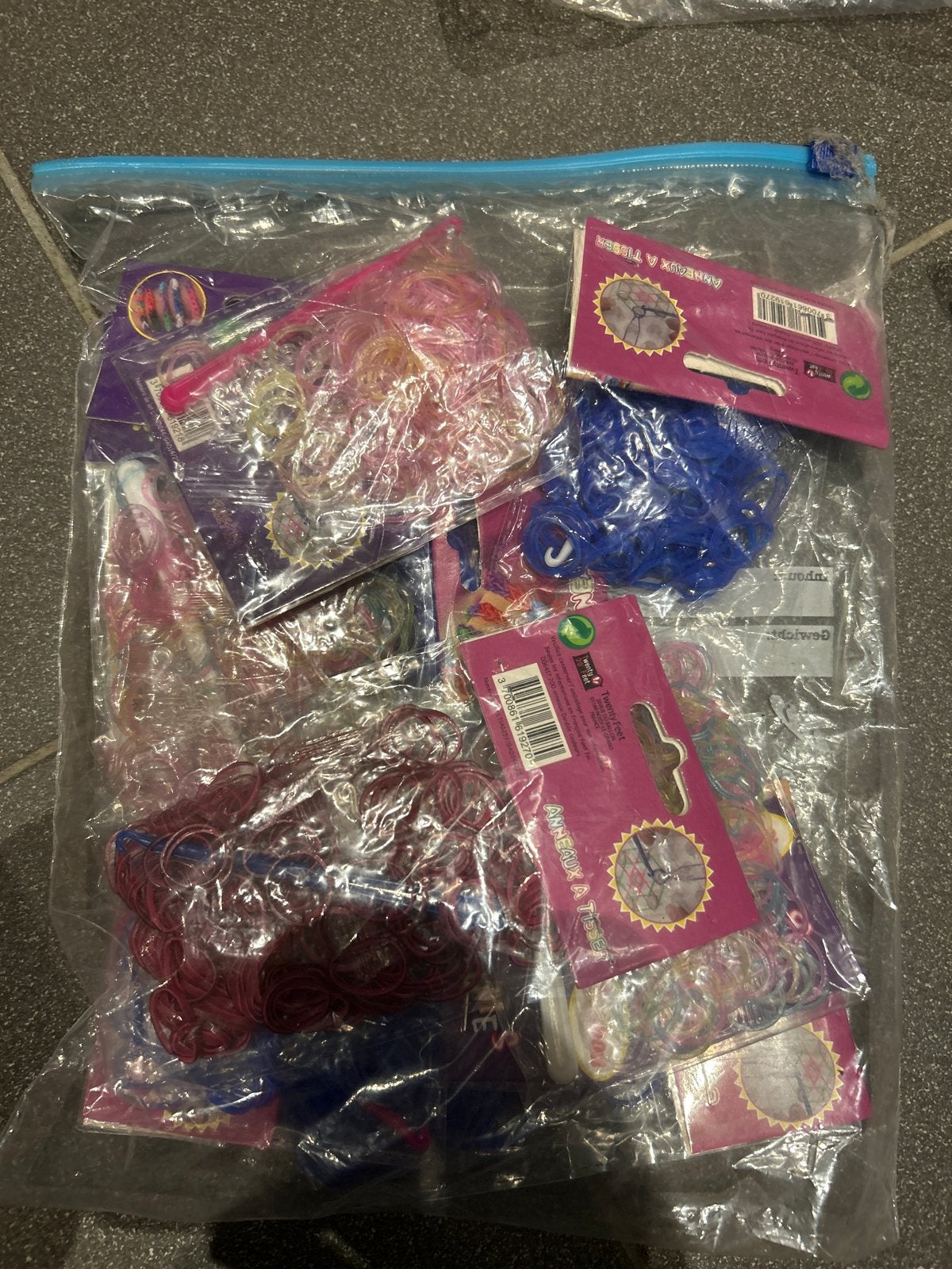 Grote zak met Loom Bands en accessoires, Overige thema's, Nieuw, Meerkleurig, Ophalen of Verzenden