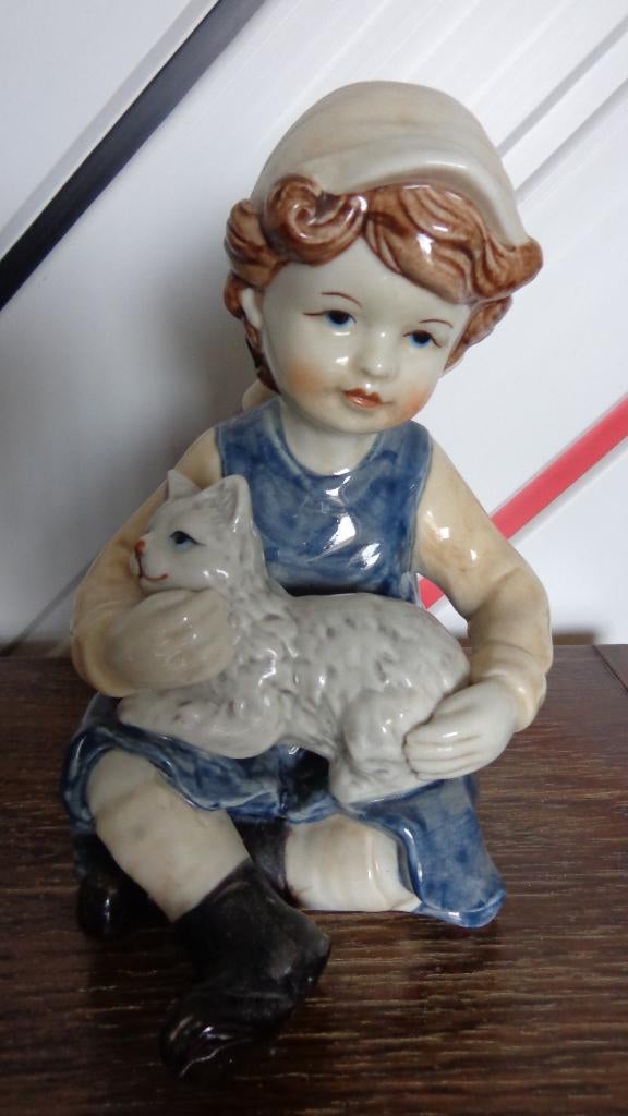 Beeldje van een mooi Meisje met kat, Verzamelen, Beelden en Beeldjes, Ophalen, Zo goed als nieuw, Mens