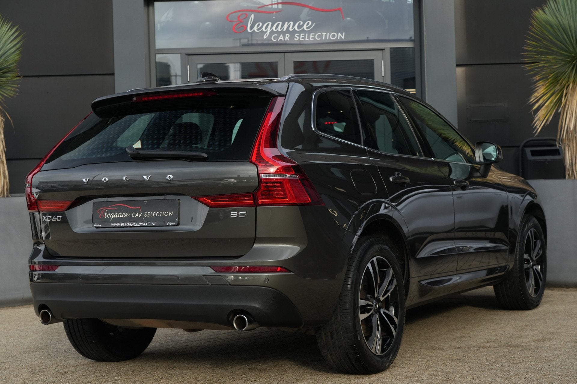 Volvo XC60 2.0 B5 Momentum Exclusive Volvo XC60 2.0 B5 Momen, 15 km/l, Gebruikt, Euro 6, 4 cilinders