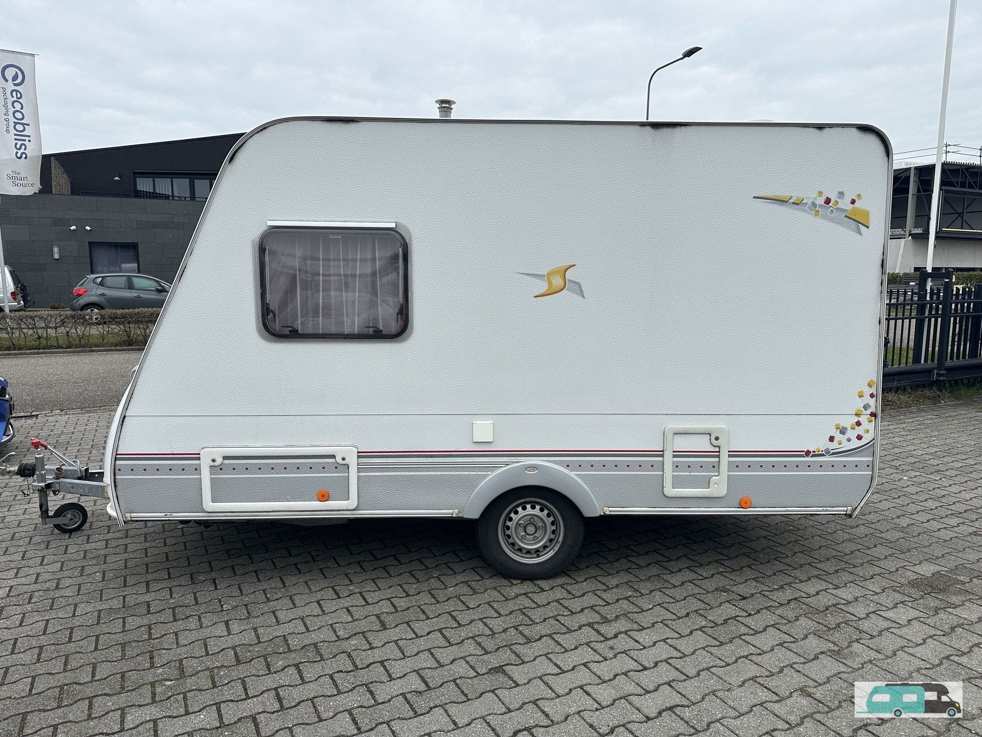 Sterckeman 370DD 2008 met stapelbed. lichtgewicht (bj 2008), Caravans en Kamperen, Sterckeman, Bedrijf, Kachel, 500 - 750 kg