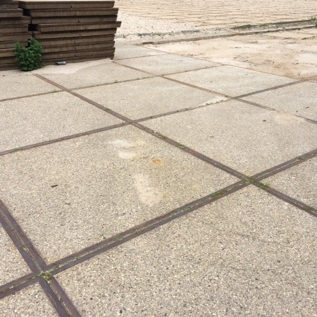 betonplaten gebruikt met hoekrand 200x200x14 cm 100stuks, Tuin en Terras, Ophalen of Verzenden, Gebruikt, Beton, Overige typen