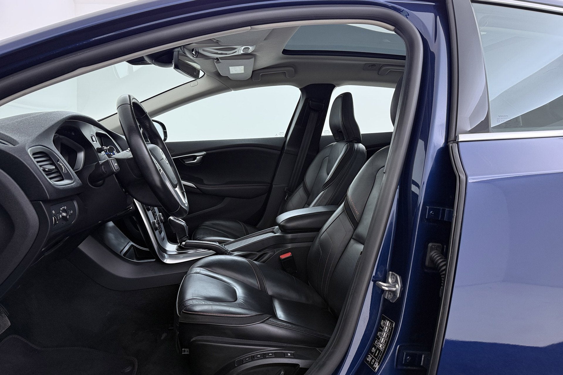 Volvo V40 Cross Country 1.5 T3 Ocean Race | Panoramadak | Or, Dealer onderhouden, 700 kg, Blauw, Bedrijf