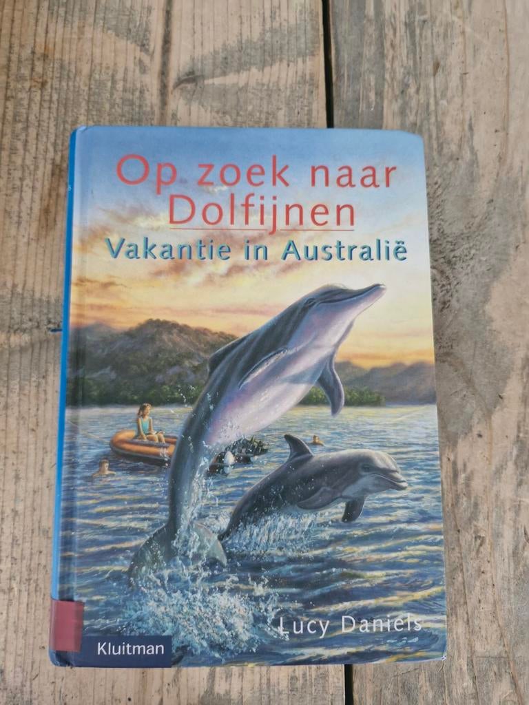 Op zoek naar Dolfijnen - 3 Hardcover boeken, Boeken, Ophalen of Verzenden, Gelezen, Lucy Daniels, Fictie