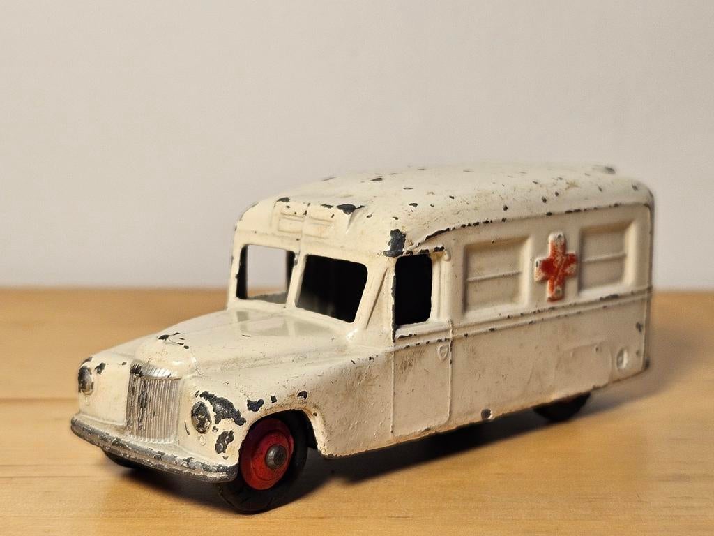 Originele Dinky Toys Daimler Ambulance (253/30j), Ophalen of Verzenden