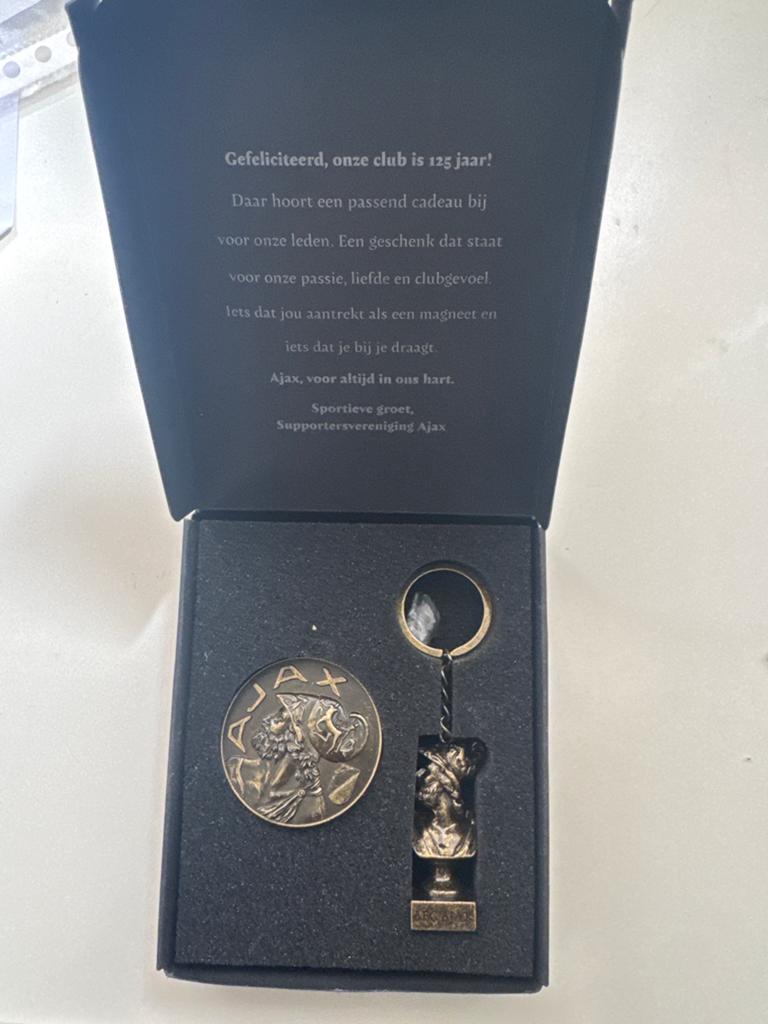 Ajax 125 jaar jubileum munt en sleutelhanger set, Ophalen of Verzenden