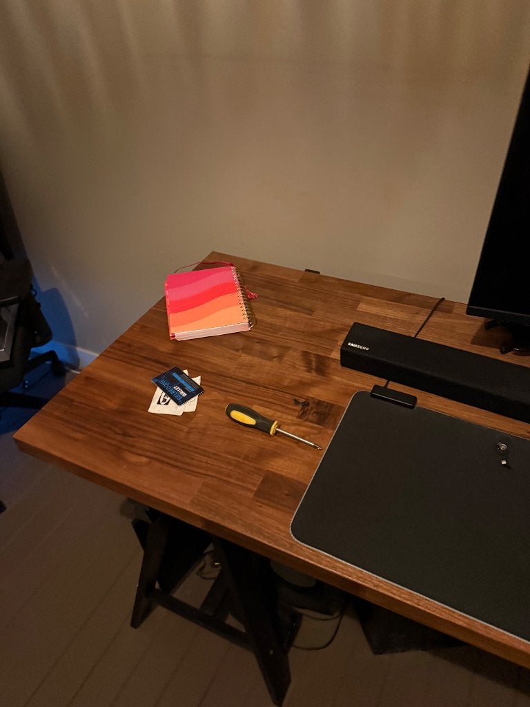Zelfgemaakt bureau van IKEA laminaat keukenblad, Ophalen, Demontabel, Gebruikt, 150 cm