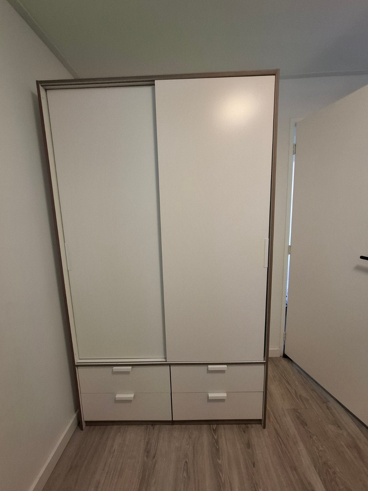 Kledingkast met schuifdeuren en lades, Gebruikt, 100 tot 150 cm, Modern, 150 tot 200 cm