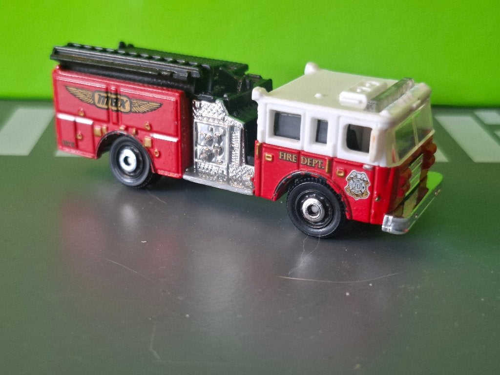 Matchbox - Pierce Dash Fire Engine [rood] 1/100, Ophalen of Verzenden, Gebruikt, Bus of Vrachtwagen