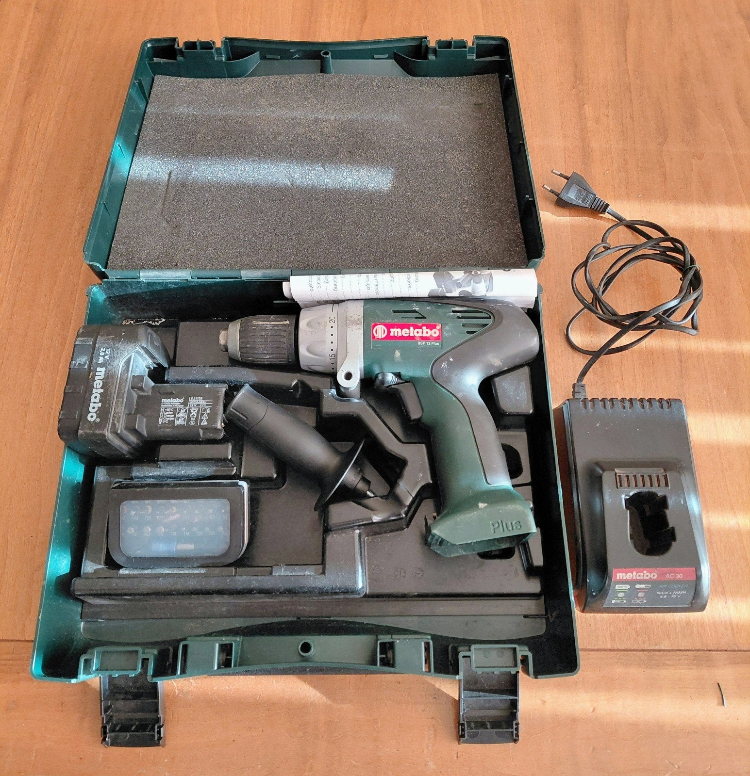 Metabo accu schroefboormachine  BSP 12 plus met AC30 lader, Gebruikt, Variabele snelheid, Ophalen of Verzenden, Boor- en Schroefmachine