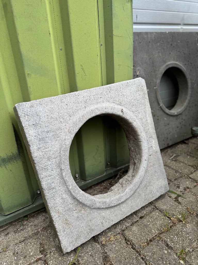 Hardsteen waterput rand antieke 57x57x12cm en 75x75x6cm., Antiek en Kunst, Ophalen
