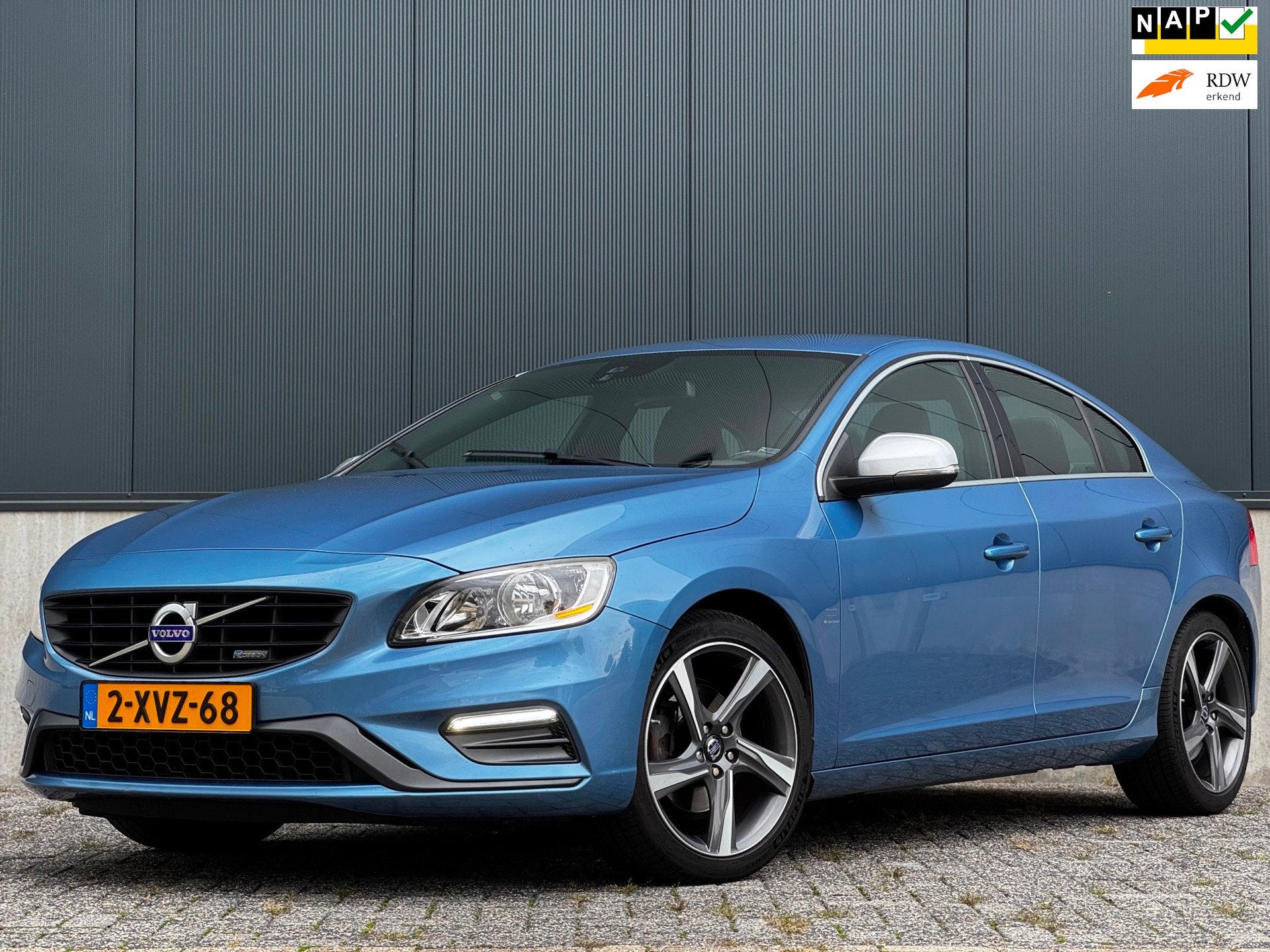Volvo S60 1.6 T3 R-Design|AUT|NAVI|PDC|AFN TREKHAAK|HALFLEDE