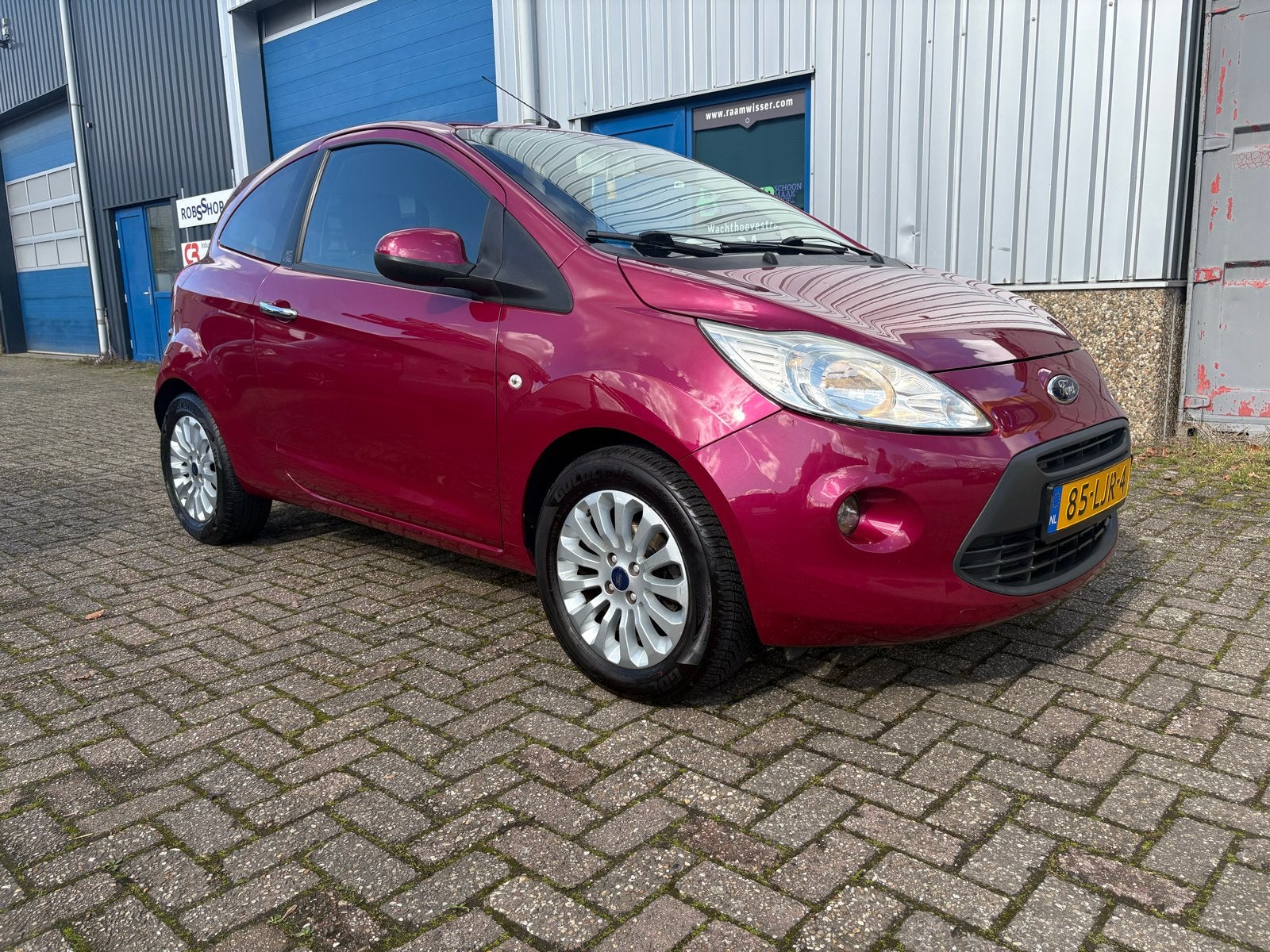 Nette Ford Ka 1.2 2010 roze parelmoer titanium x, Voorwielaandrijving, Dealer onderhouden, 1242 cc, 4 stoelen